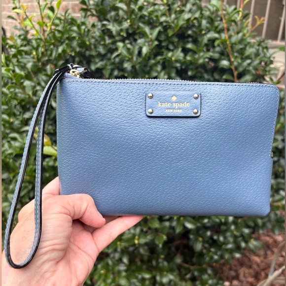 Kate Spade Blue Pebbled Leather Lucy Wristlet EUC - Picture 1 of 13